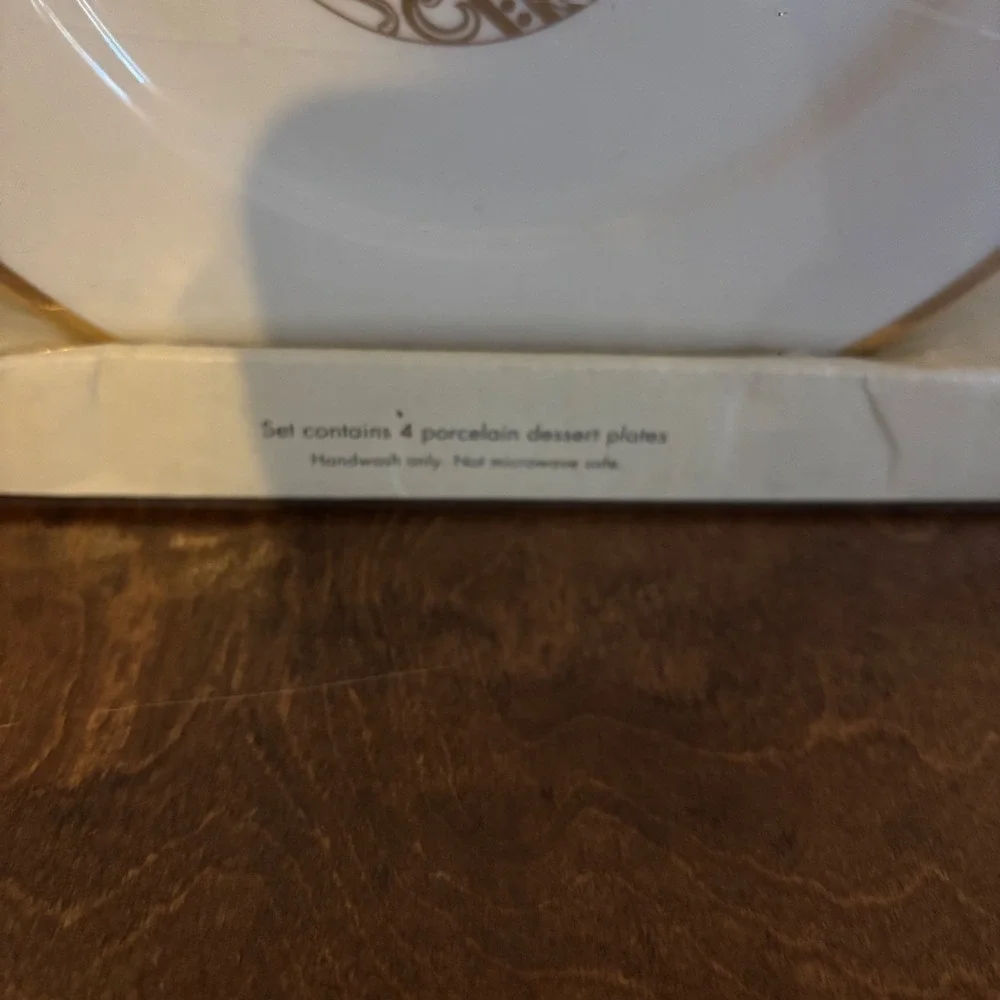 Pier 1 Dessert Plates Holiday Set of 4 White Gold New Open Box - Picture 5 of 5